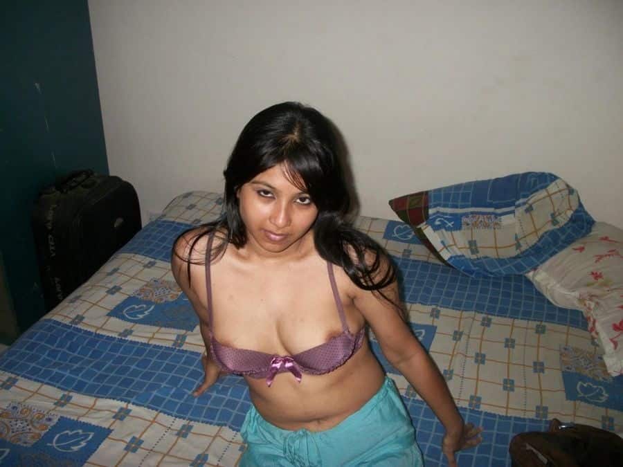 Cute Indian girl blowjob pics 4