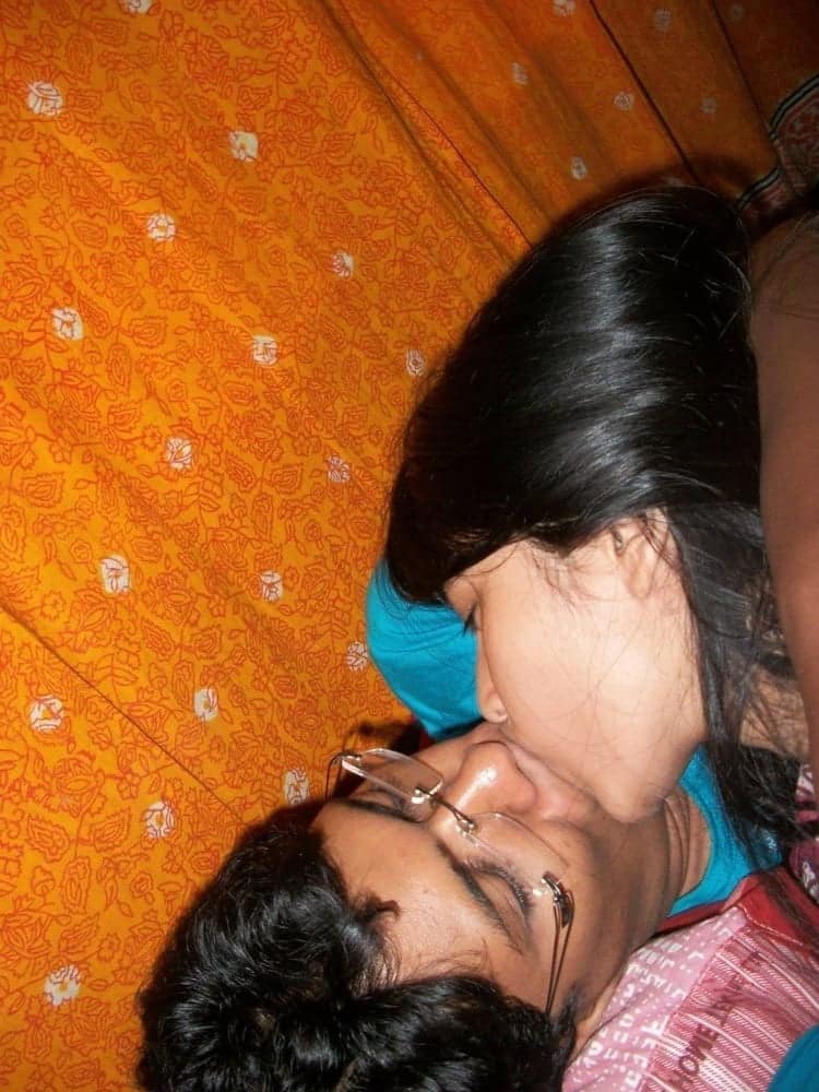 Cute Indian girl blowjob pics 8