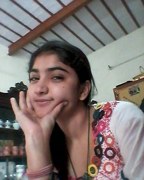 Cute Indian teen beauty boobs pics 7