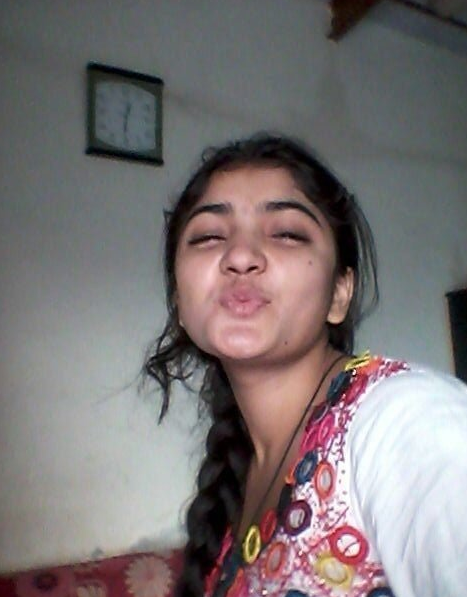 Cute Indian teen beauty boobs pics 8