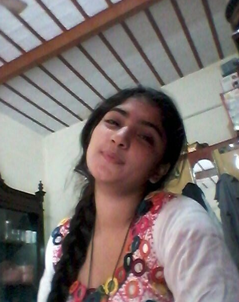 Cute Indian teen beauty boobs pics 9
