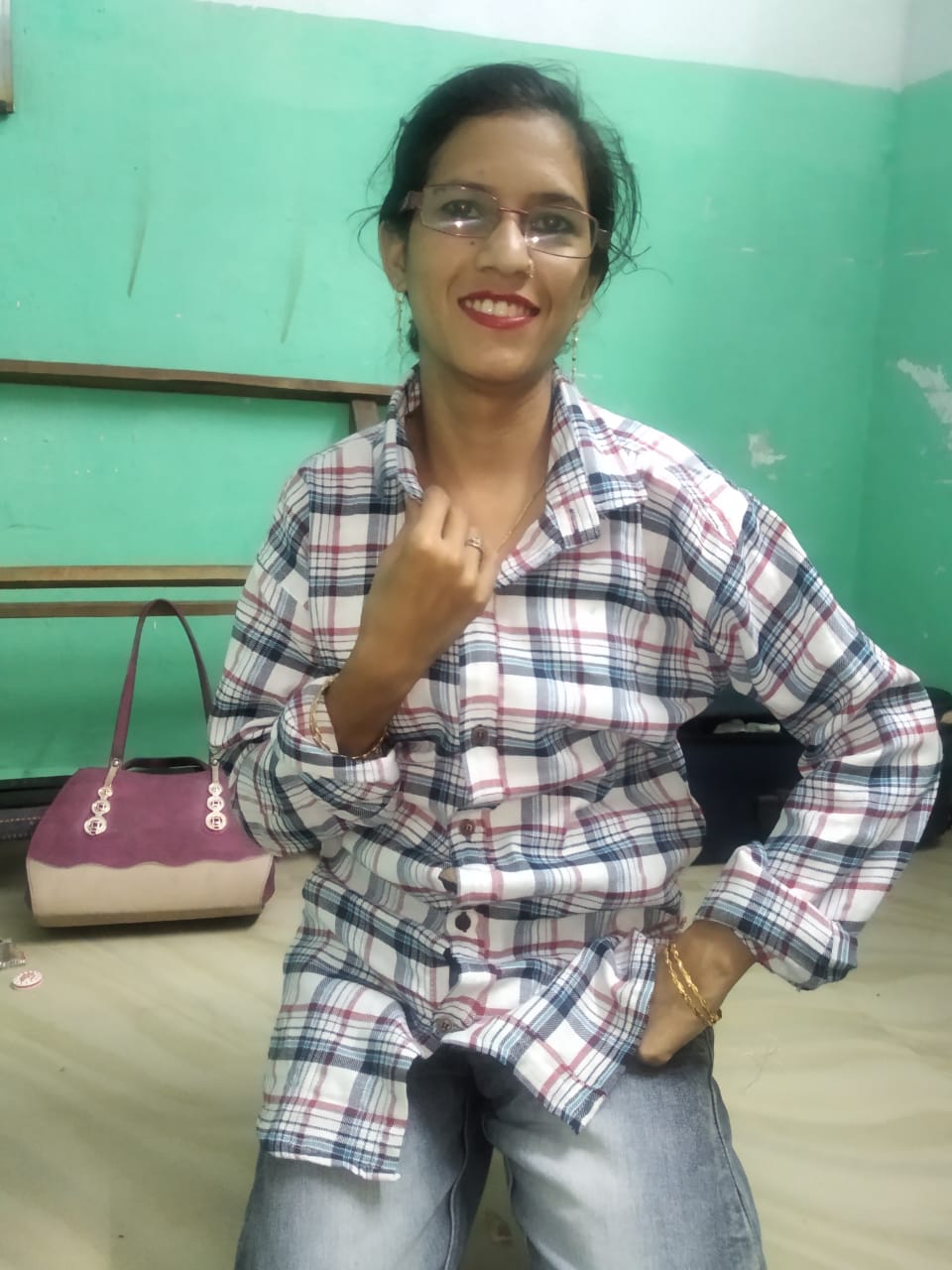 Cute Indian village Bhabhi pics 5
