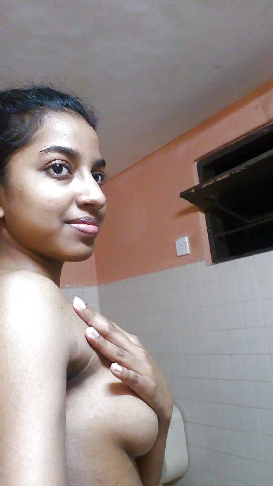 Cute looking Kerala girl invites you to see her hot pictures 2