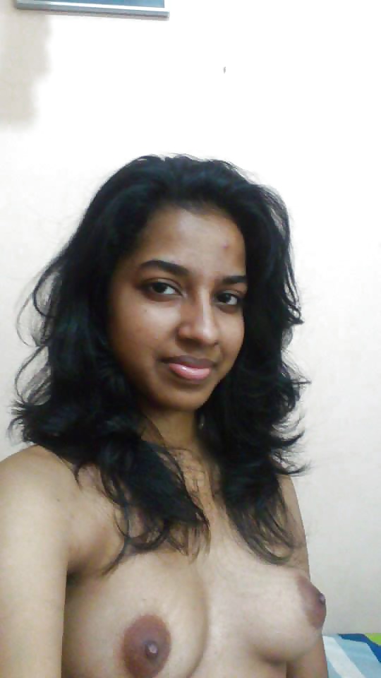 Cute looking Kerala girl invites you to see her hot pictures 3