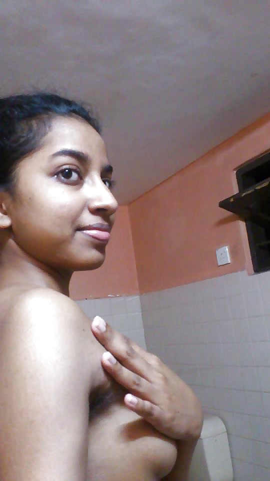 Cute looking Kerala girl invites you to see her hot pictures 7