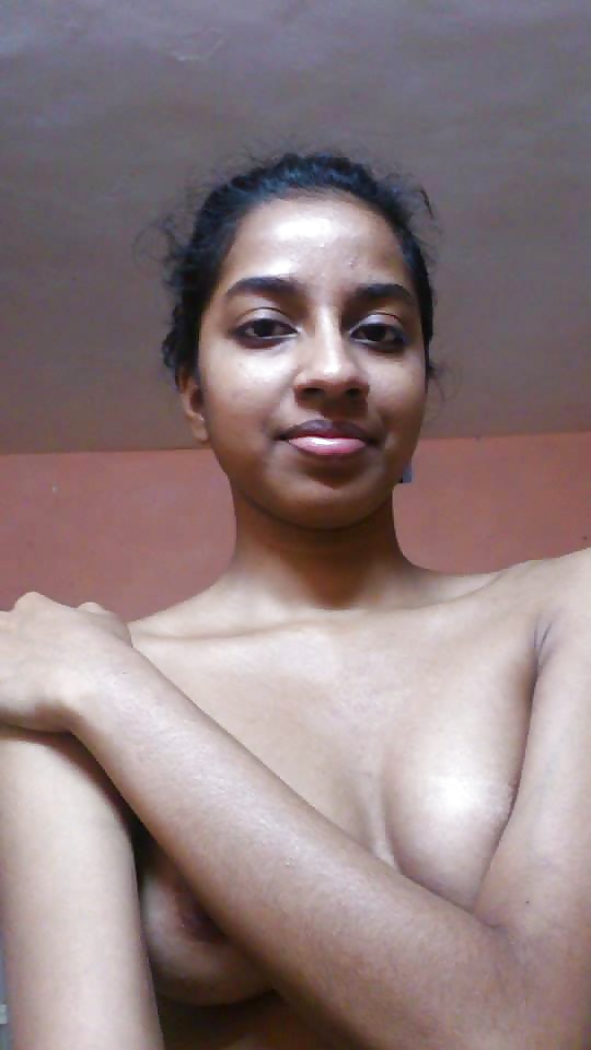Cute looking Kerala girl invites you to see her hot pictures 8