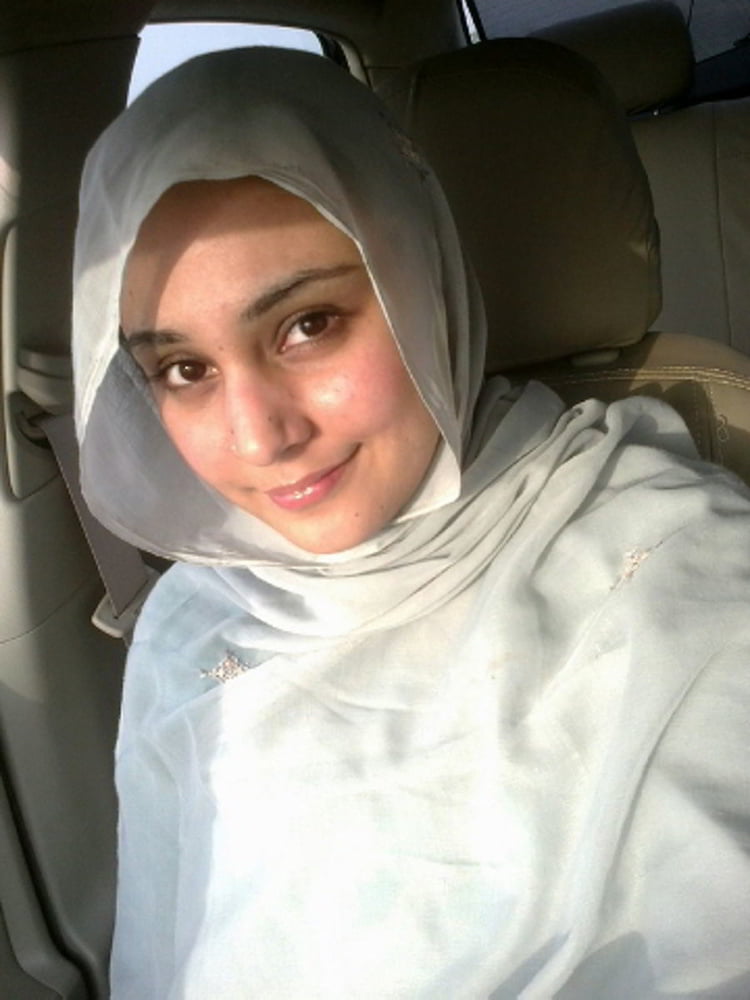 Cute Muslim wife showing her nude body 1