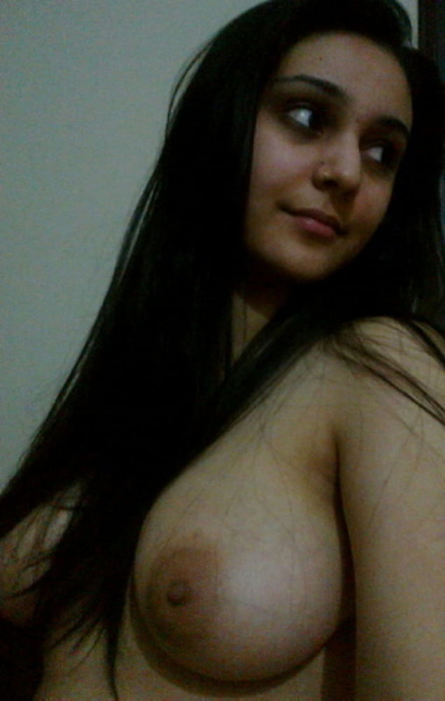 Cute Muslim wife showing her nude body 2