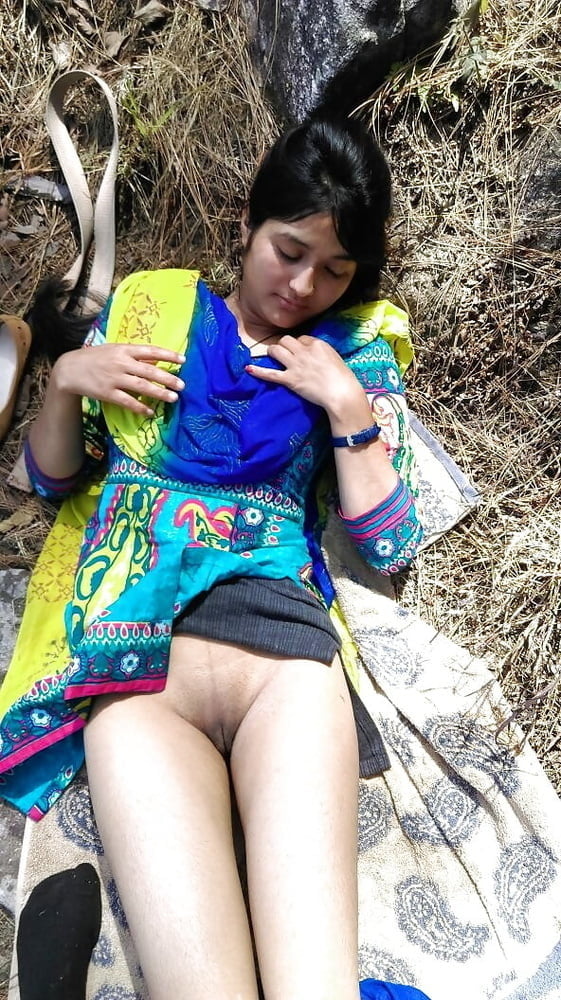 Cute village girl pussy pics shot outdoors 2