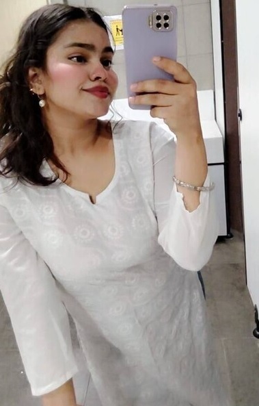 Deep cleavage in bra and topless by beautiful Indian GF 1