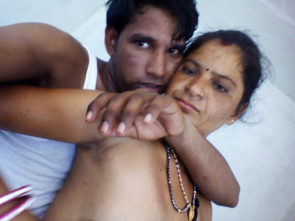 Dehati Bhabhi sex pics with her neighbor 5