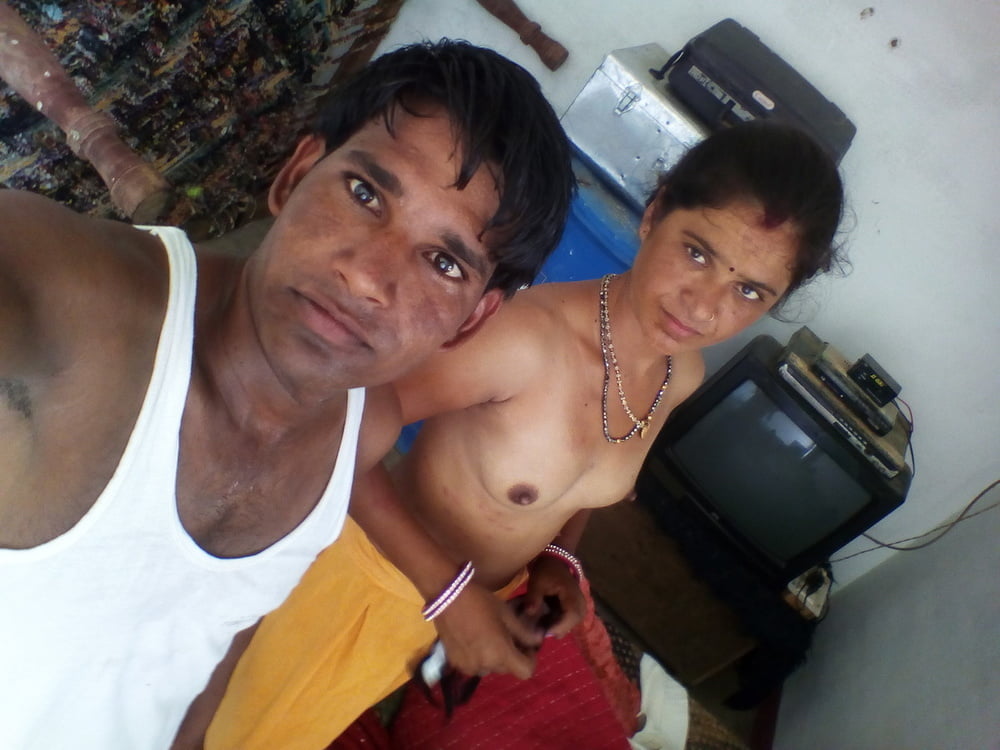 Dehati Bhabhi sex pics with her neighbor 6