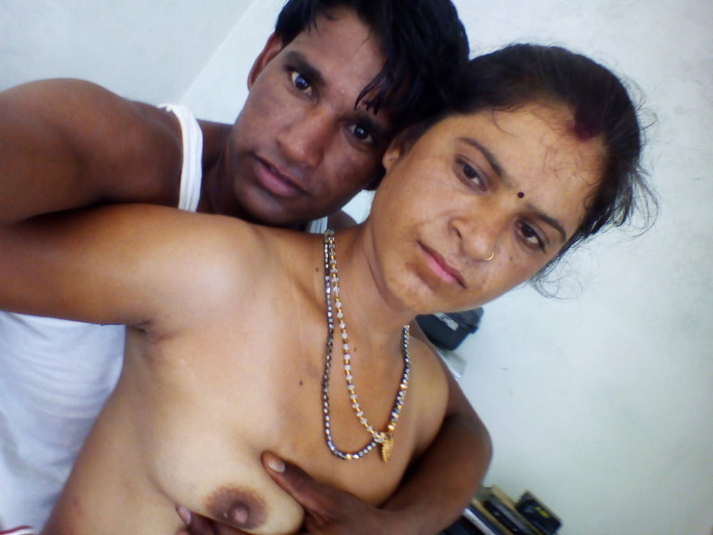 Dehati Bhabhi sex pics with her neighbor 7