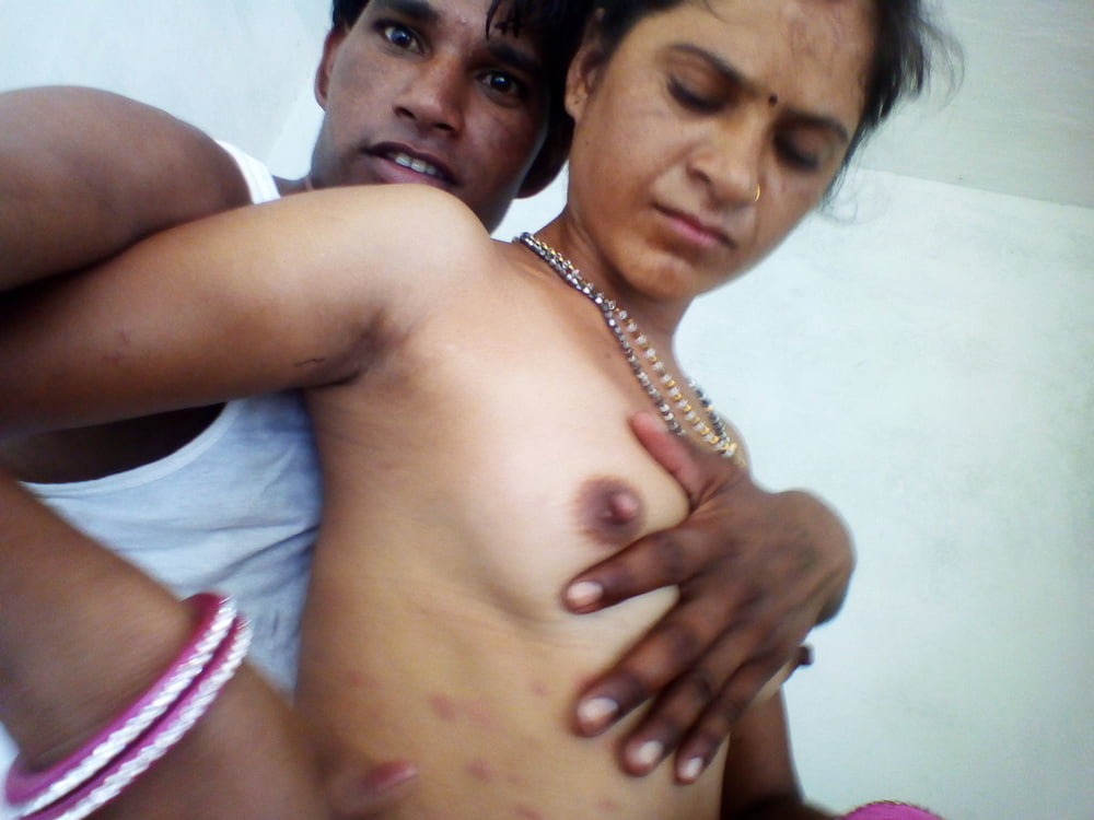 Dehati Bhabhi sex pics with her neighbor 8