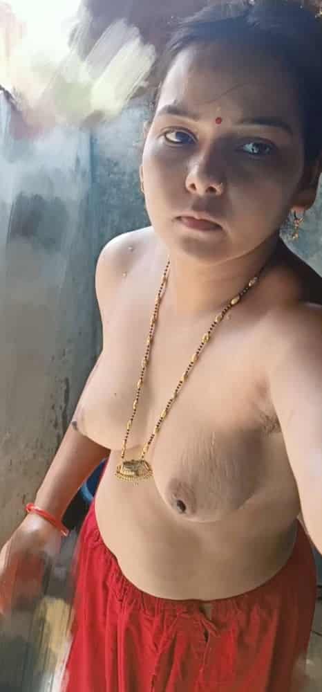 Dehati topless cute Bhabhi nude pics 1