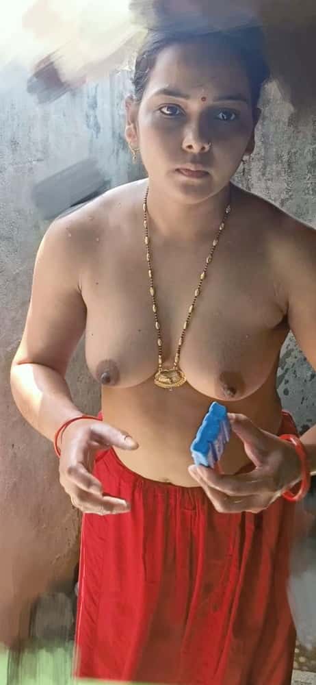 Dehati topless cute Bhabhi nude pics 2