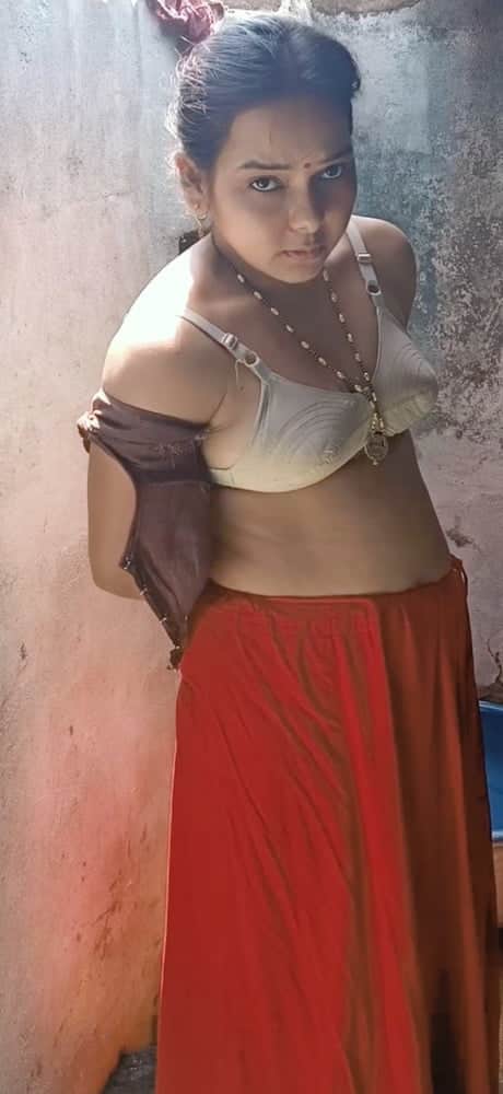 Dehati topless cute Bhabhi nude pics 6