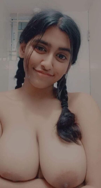 Delhi GF showing huge boobs selfie photos 1