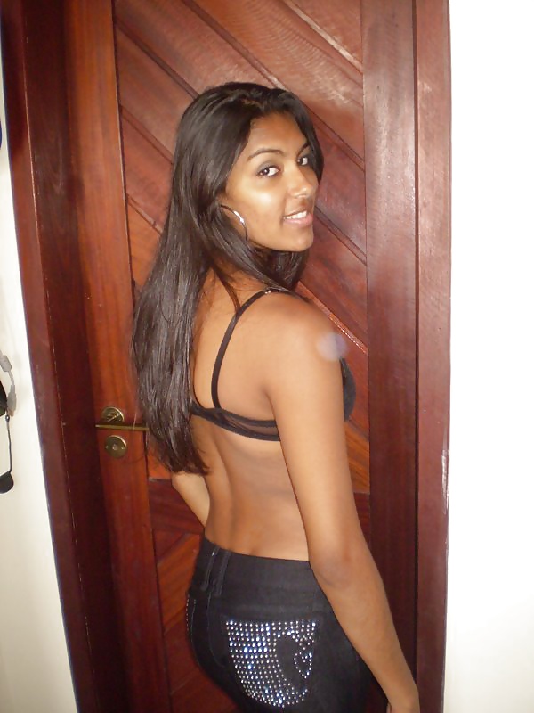 Desi amateur solo babe going naked on cam 6