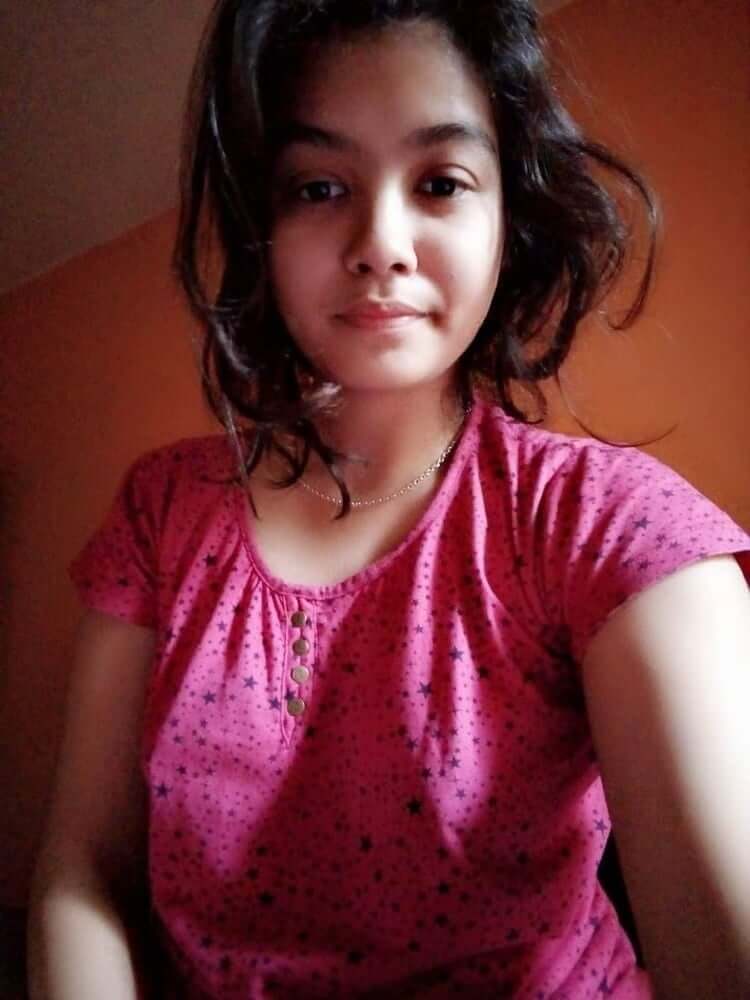 Desi Babe nude pics leaked by her boyfriend 10