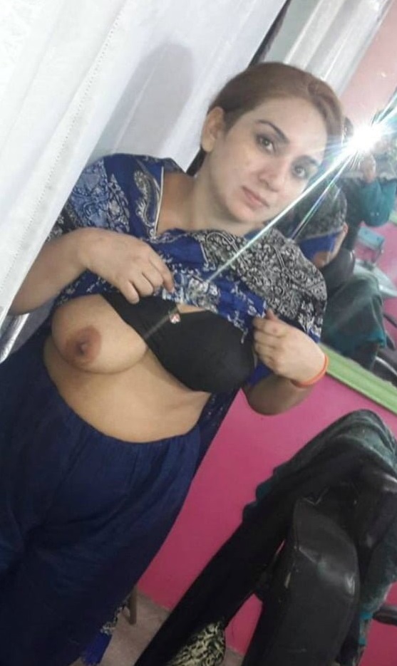 Desi Bhabhi big boobs show 4