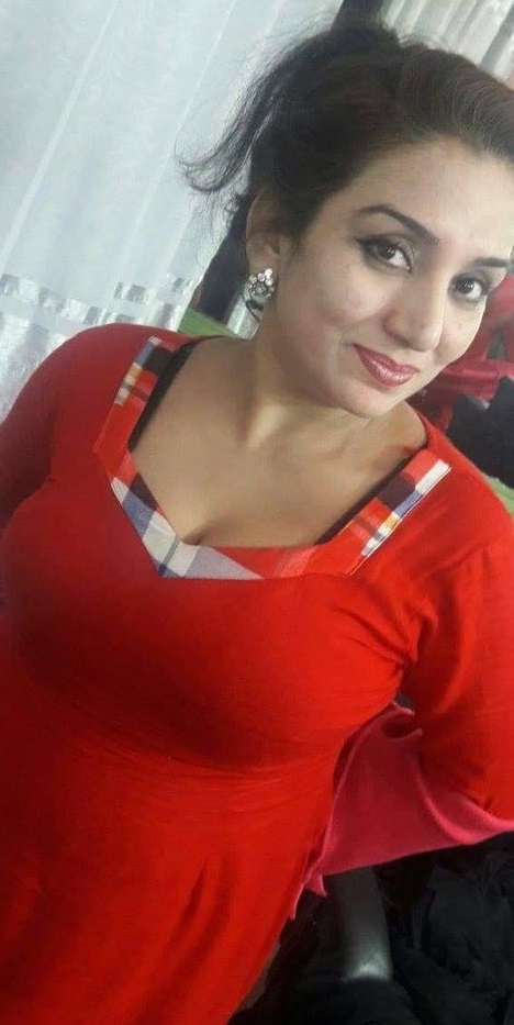 Desi Bhabhi big boobs show 8