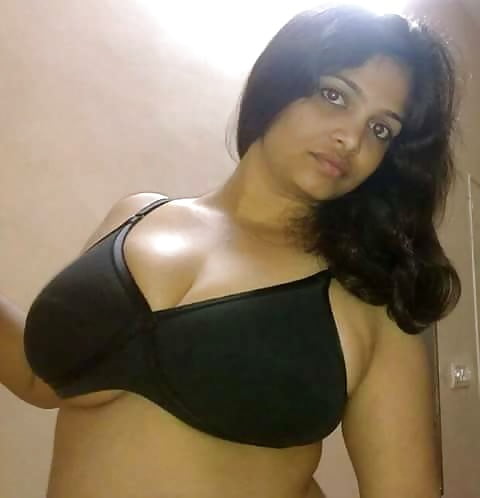 Desi Bhabhi Boobs show picture collection 2