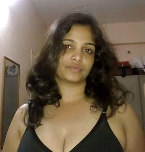 Desi Bhabhi Boobs show picture collection 3