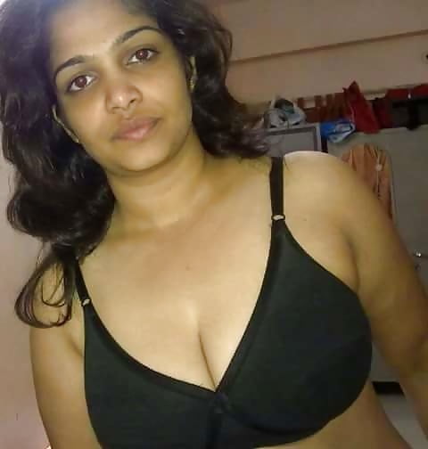 Desi Bhabhi Boobs show picture collection 4