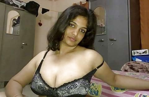 Desi Bhabhi Boobs show picture collection 6