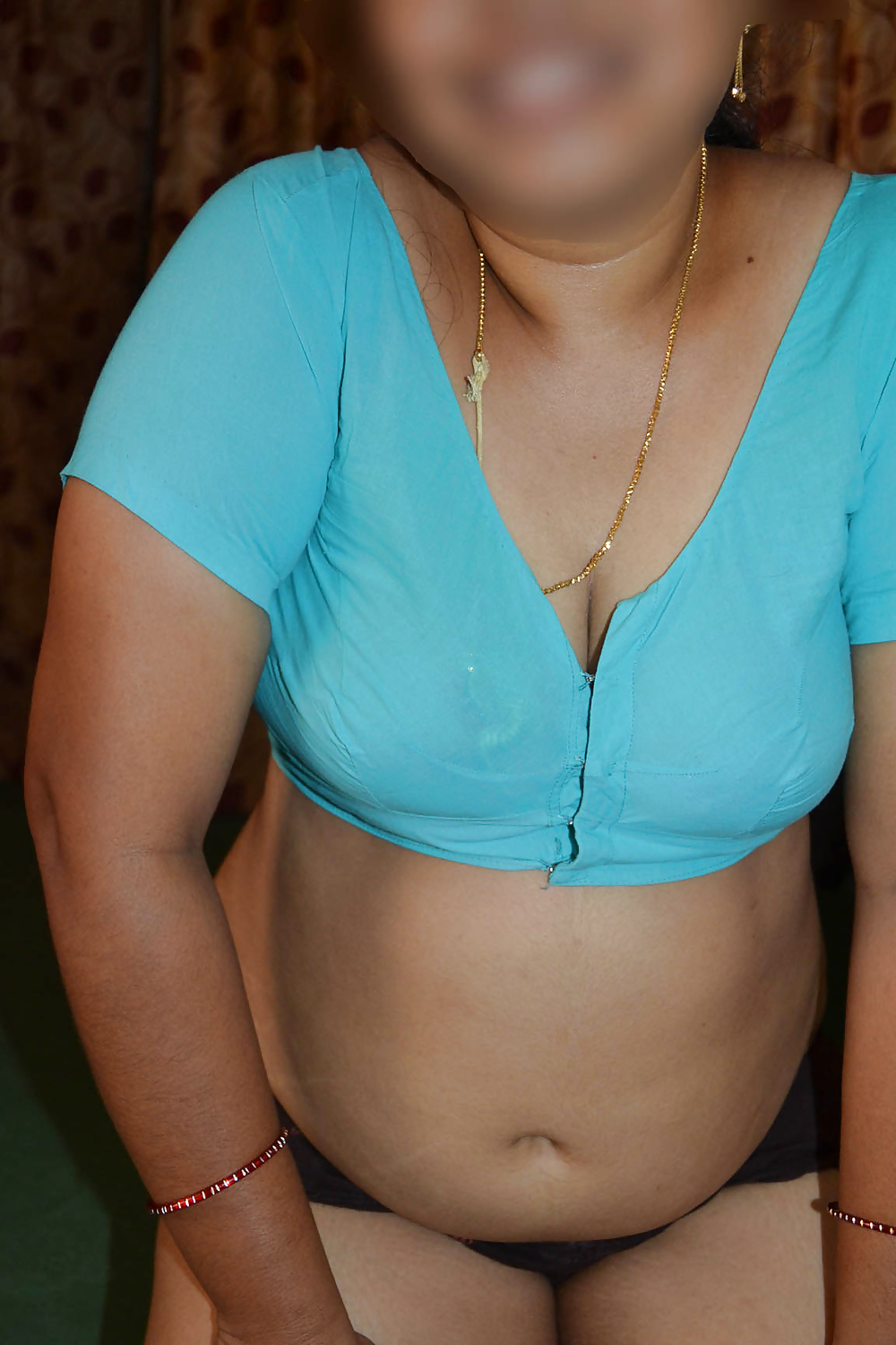 Desi bhabhi juicy Tits exposed photo collection 2