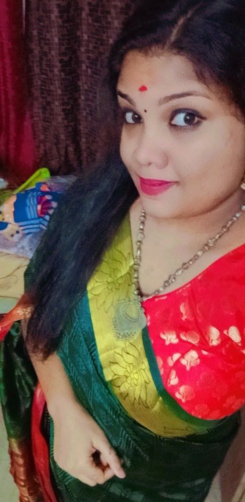Desi bhabhi nude bath under the shower photos 3
