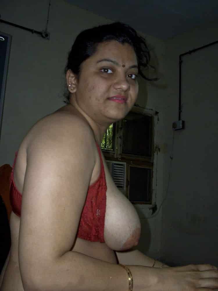Desi Bhabhi nude photos online 6