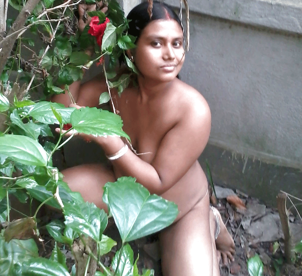 Desi bhabhi’s first time Real Life Nude Photo shoot 2