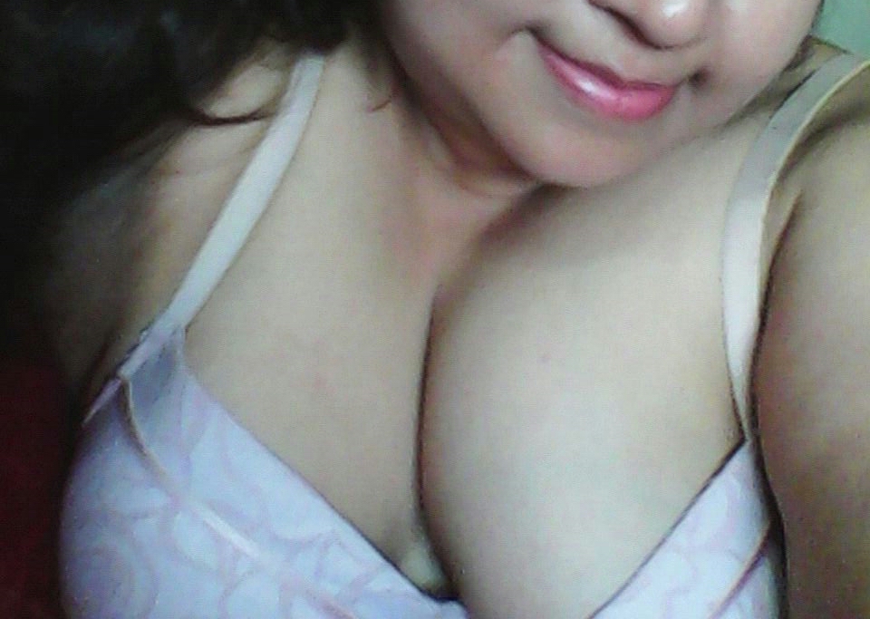 Desi bhabhi selfie pictures for her secret lover 4