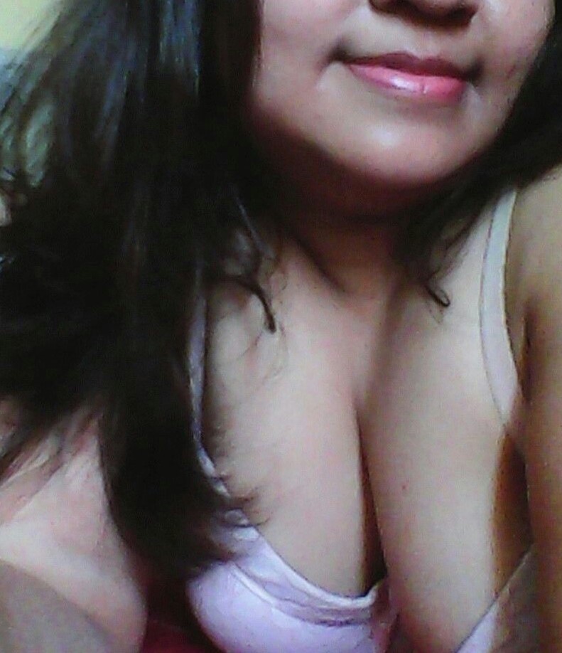 Desi bhabhi selfie pictures for her secret lover 5