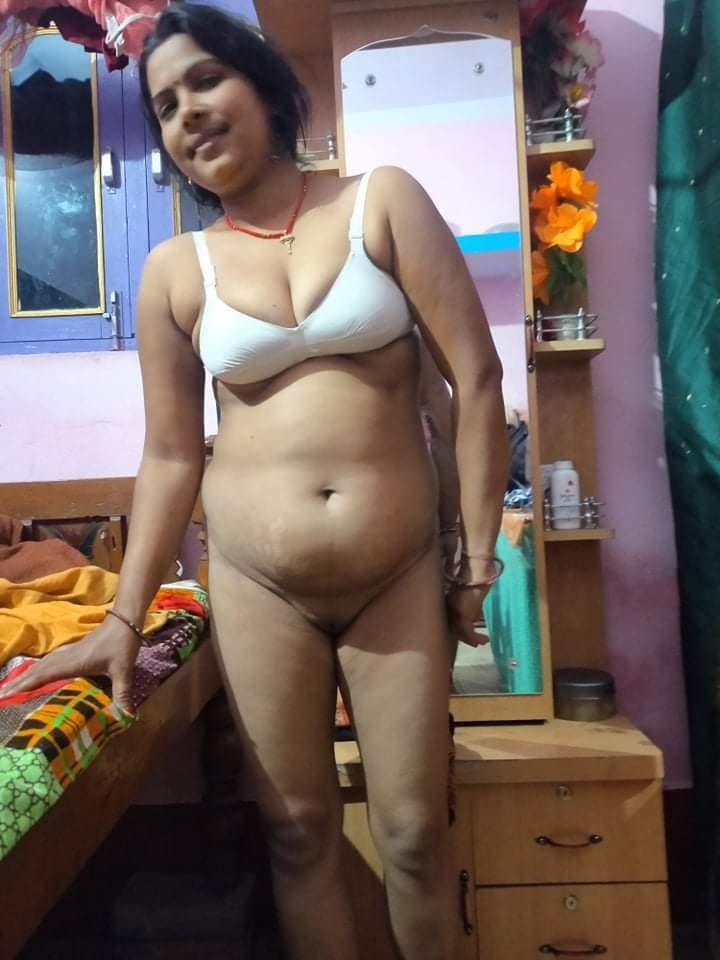 Desi Bhabhi sexy pics leaked online 5