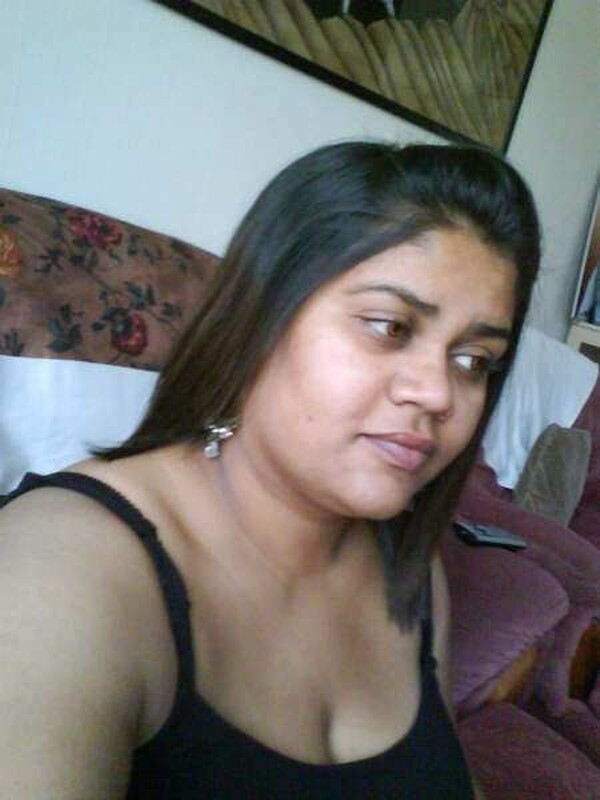 Desi big ass girl naked selfie photos viral 2