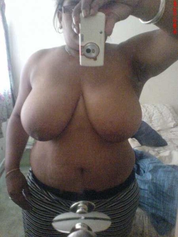 Desi big ass girl naked selfie photos viral 4