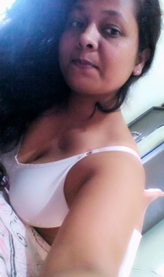 Desi big boobs girl topless selfie photos 5