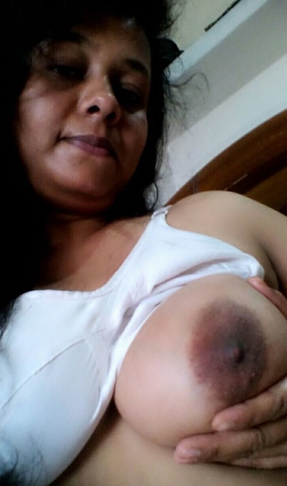 Desi big boobs girl topless selfie photos 6