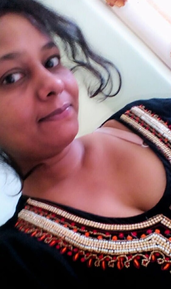 Desi big boobs girl topless selfie photos 8