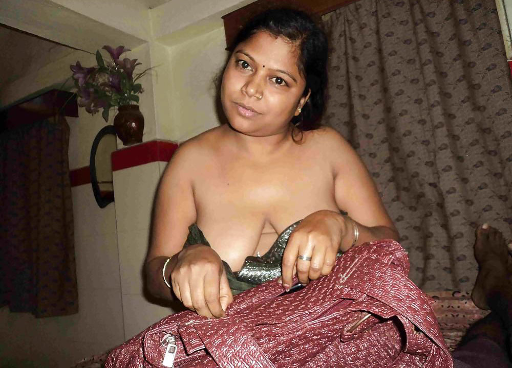 Desi big boobs wife nude pics released online by hubby 11