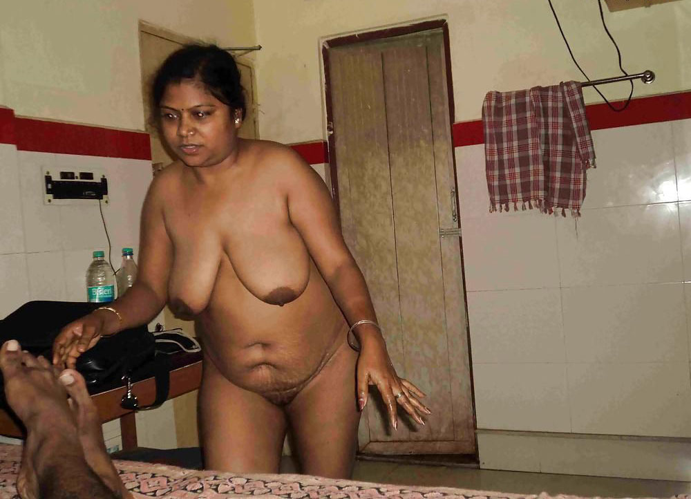 Desi big boobs wife nude pics released online by hubby 3