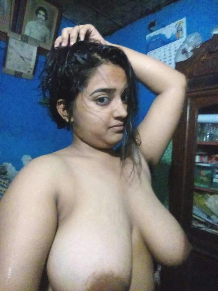 Desi busty girl nude pics shared on the net 4