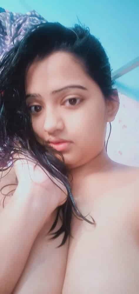 Desi busty girl nude pics shared on the net 5
