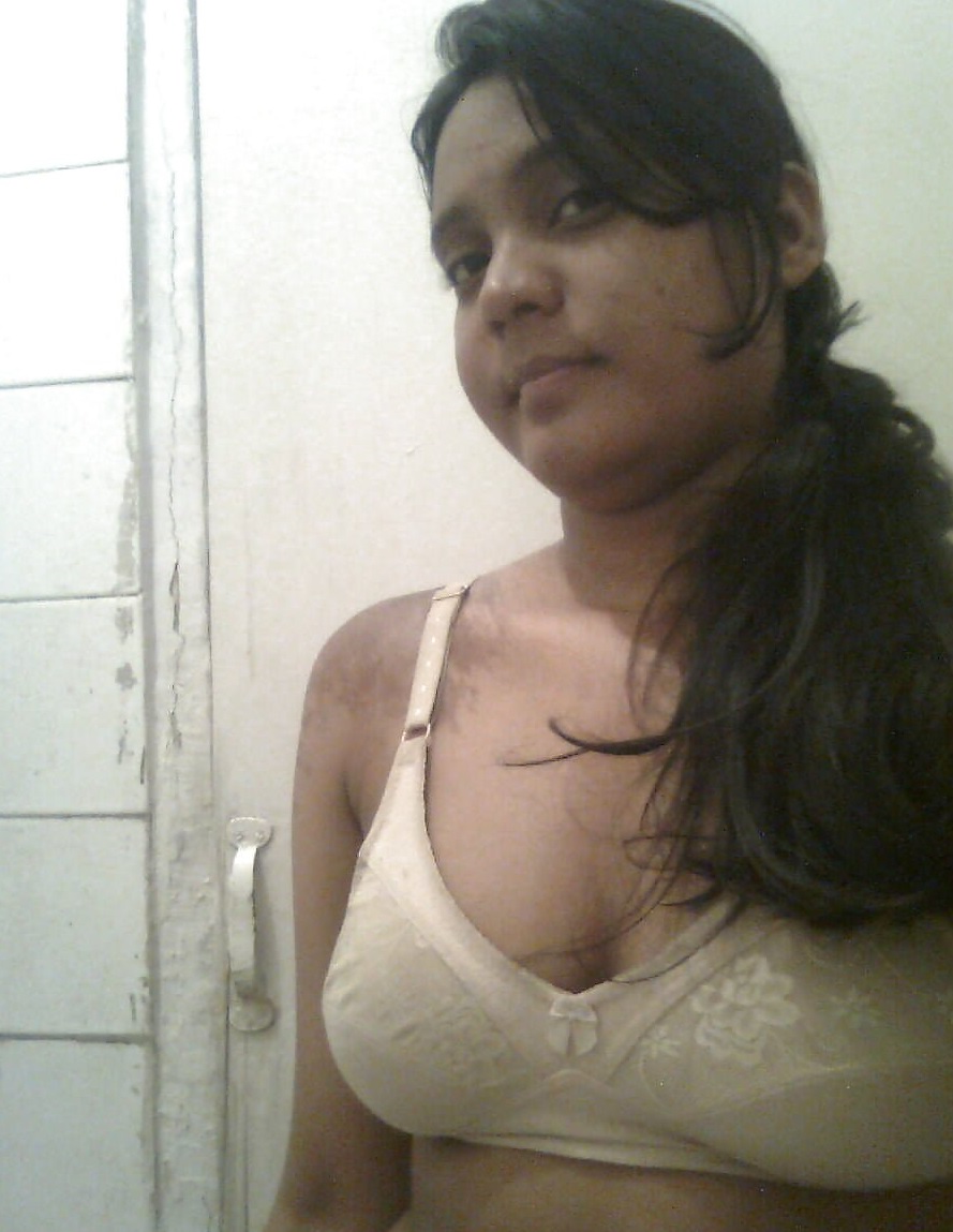 Desi college girl leaked selfies 3