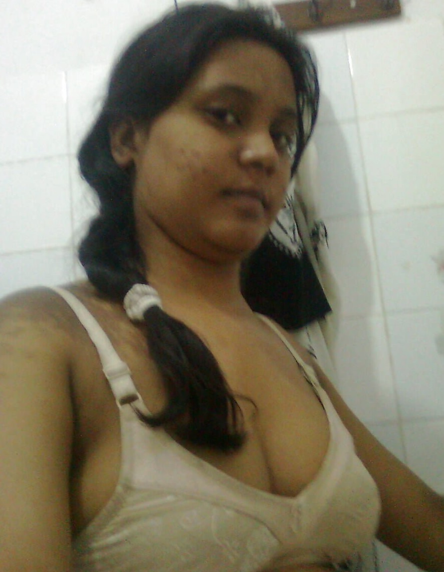 Desi college girl leaked selfies 6