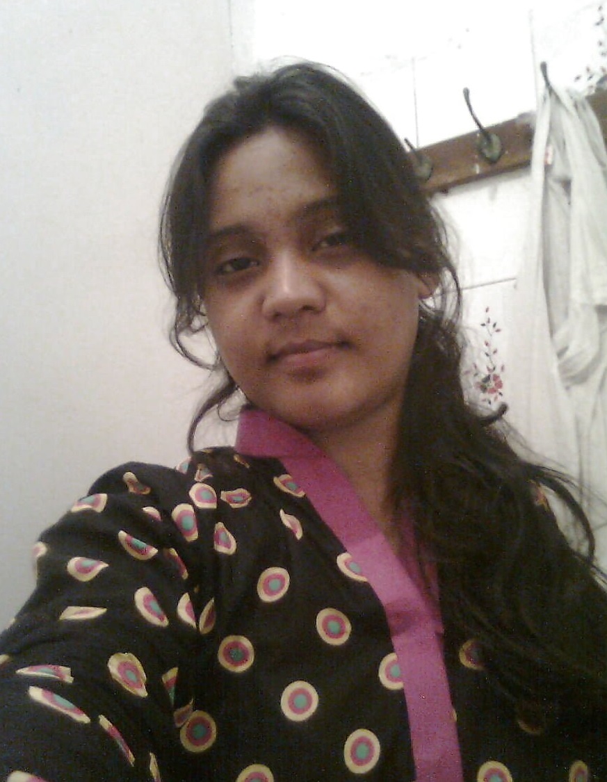 Desi college girl leaked selfies 8