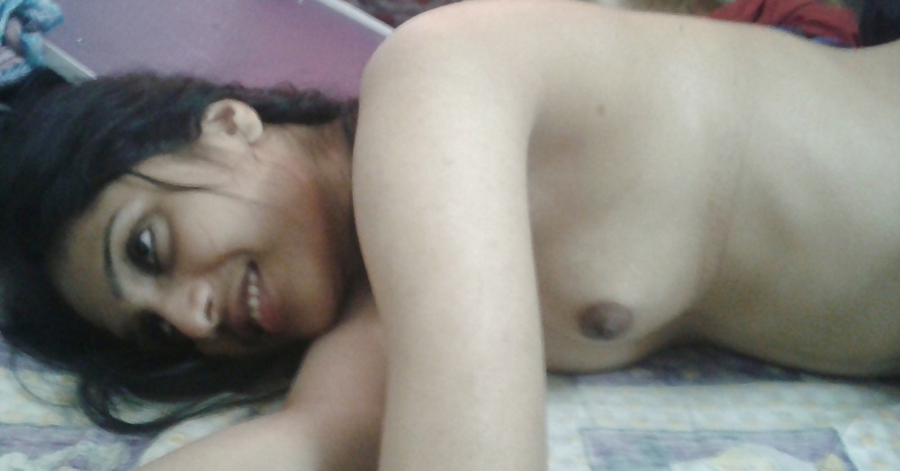 Desi college girl nude Vandana shows her sexy toned body 7